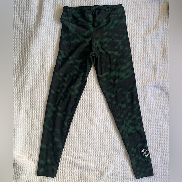 BootyQueen Apparel Pants - BootyQueen Apparel Women’s Green Black Dotted Camo Workout Gym Leggings - Size L